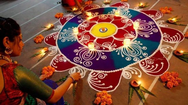 Diwali Theme Kitty Party in Hindi: दिवाली किटी पार्टी आइडियाज -