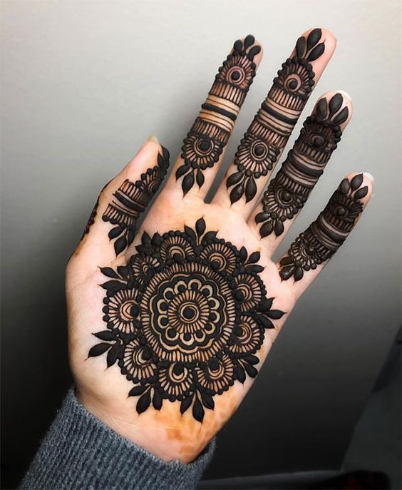 25+ Royal Front Hand Mehndi Designs to try This Season