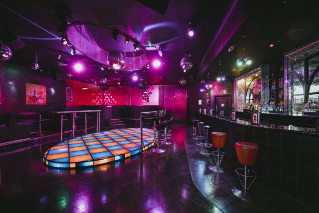 What are the different types of nightclubs?