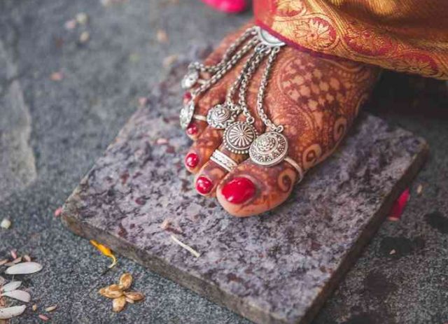 Exquisite Toe Ring Designs to Steal the Millenial Bride's Heart