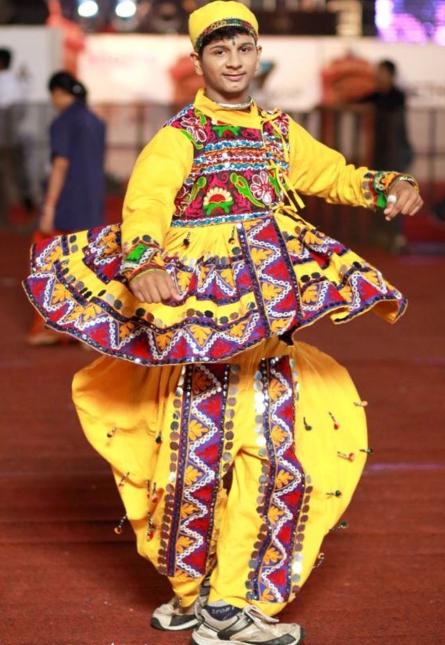 Garba outfit | Traditional dress for boy, Navratri dress, Garba outfit